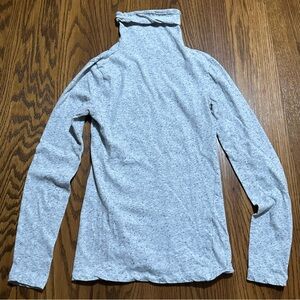 Club Monaco turtle neck long sleeve polyester, cotton, and cashmere size XS